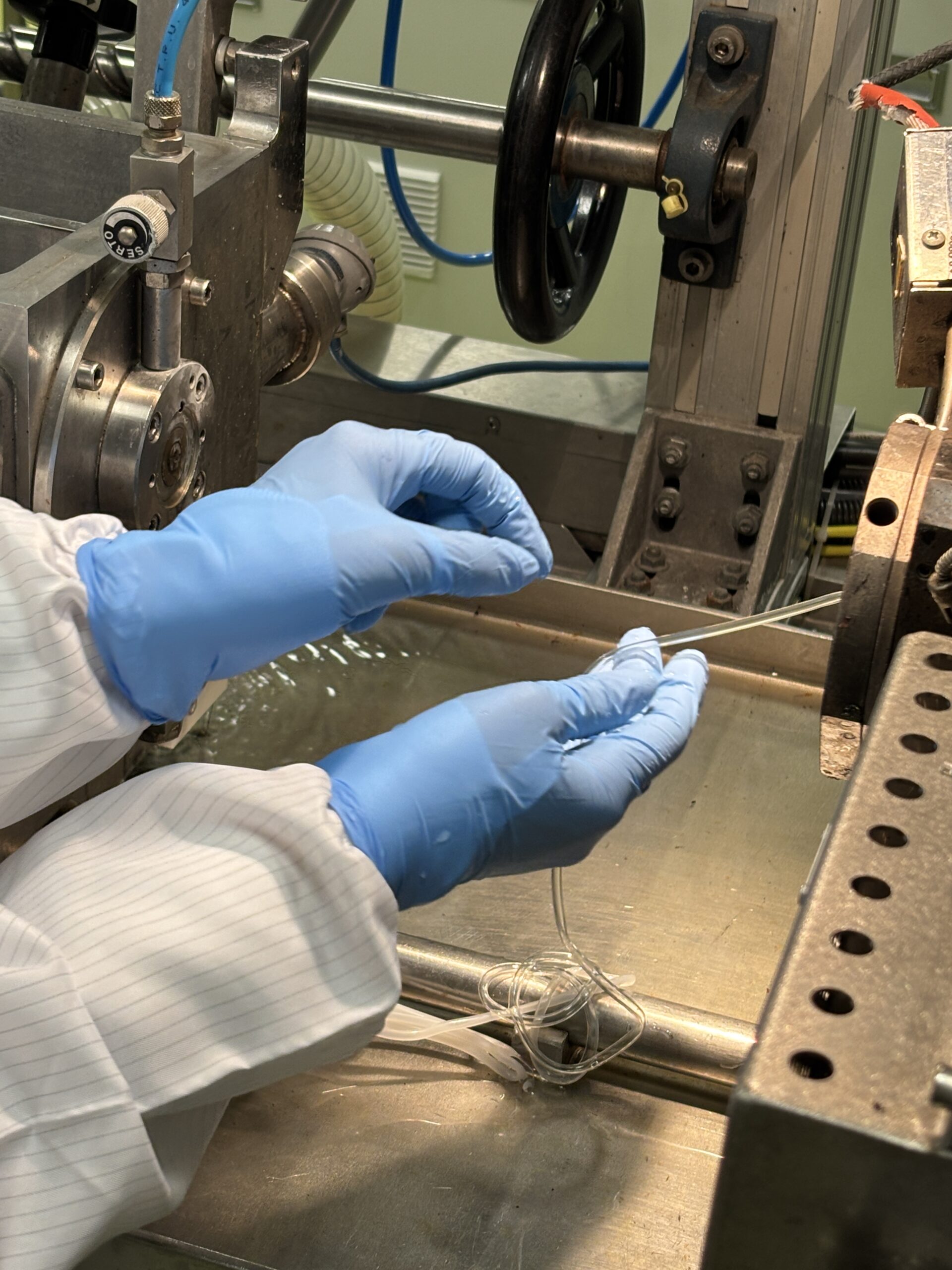 Processo di Estrusione in Cleanroom